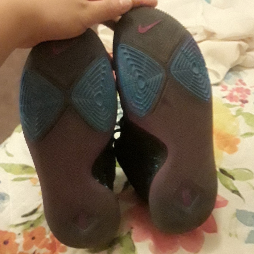 Nike shoes - Picture 5 of 7